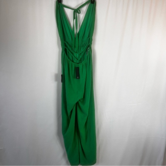 NWT Stunning Season Green Backless Wide Leg Halter
Jumpsuit size:L - Picture 10 of 15